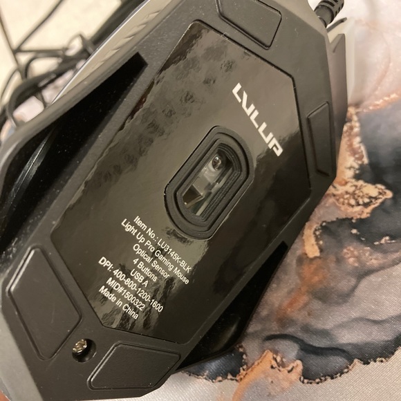 NWOT, LVLUP Corded Pro Gaming Mouse, Multi-Color Changing 📀 🐭 - Picture 9 of 10